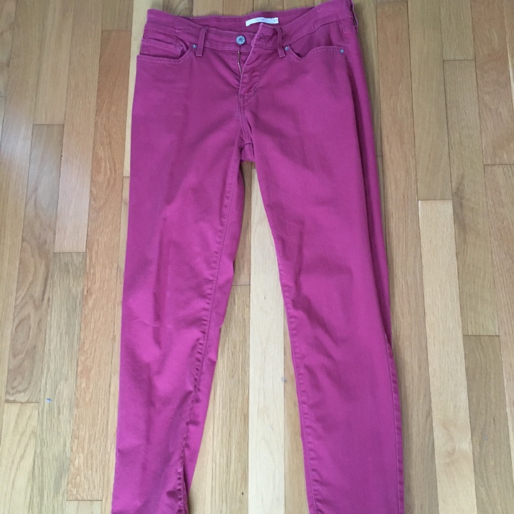 Ladies Barn Red Levi’s